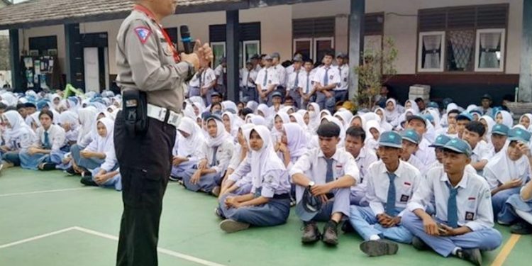 Sat Lantas Polres Purwakarta Edukasi Pelajar Soal Larangan Penggunaan Knalpot Brong