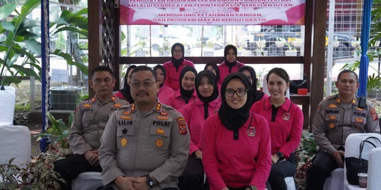 AKBP Lilik Ardhiansyah bersama Bhayangkari Polres Purwakarta Ikuti Launching Penguatan Program Pekarangan Pangan Lestari