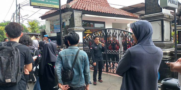 Polres Purwakarta Lakukan Pengamanan Aksi Mahasiswa Secara Humanis
