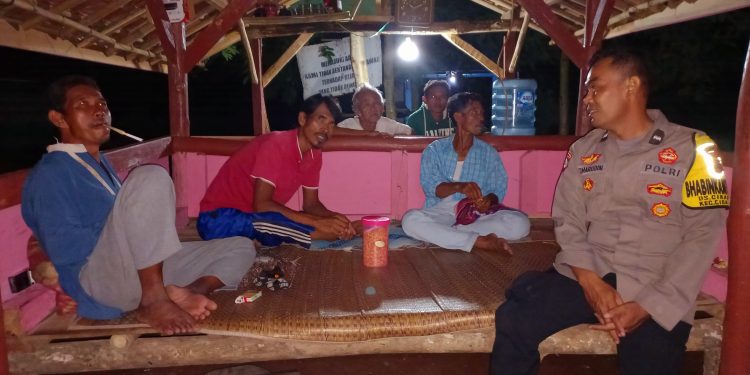 Polsek Cibatu Sambangi Pos Kamling, Perkuat Sinergi dan Gali Informasi Kamtibmas