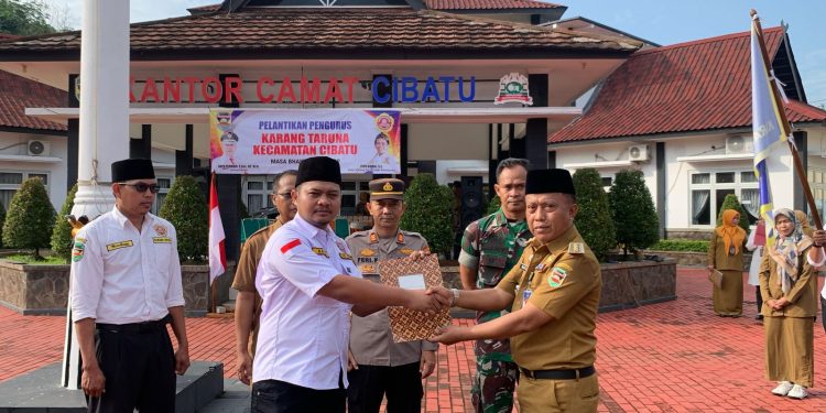 Kapolsek Cibatu Hadiri Pelantikan Pengurus Karang Taruna Kecamatan Cibatu