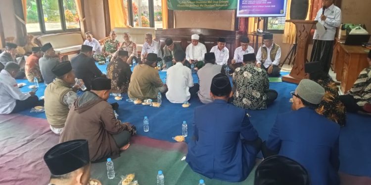 Kapolsek Kiarapedes Polres Purwakarta Menghadiri Kegiatan Pelantikan Pengurus MUI Desa Se-Kecamatan Kiarapedes Masa Khidmat 2025 – 2030