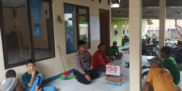Bhabinkamtibmas Desa Parakanlima Sambangi Warga, Perkuat Sinergi dan Keamanan Lingkungan