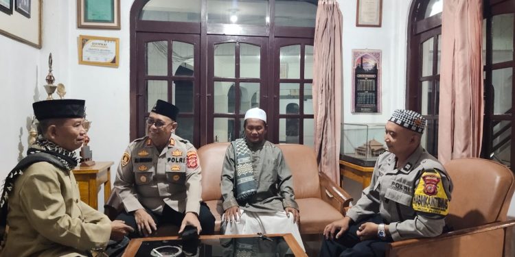 Merawat Sinergis Ulama dan Umaro, Polsek Plered Terus Lakukan Silaturahmi dengan Tokoh Agama.