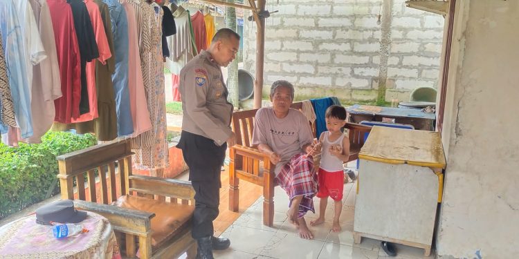 Bhabinkamtibmas Desa Cijunti Gencar Sosialisasikan Bahaya Pinjaman Online Ilegal