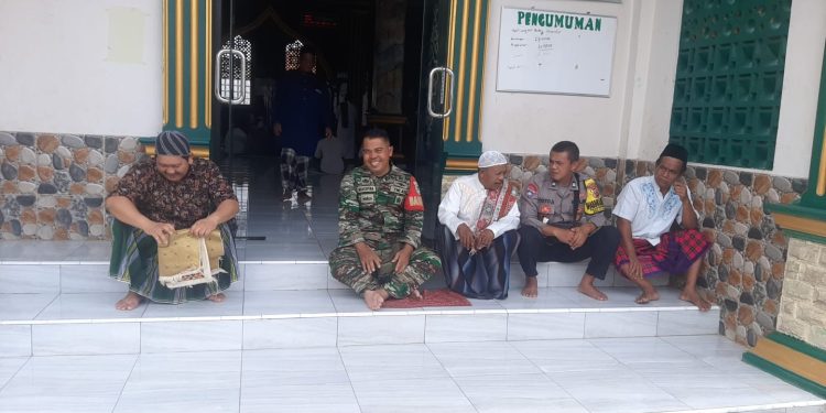 TNI-Polri Bersinergi, Bhabinkamtibmas dan Babinsa Sambangi Warga Ciparungsari