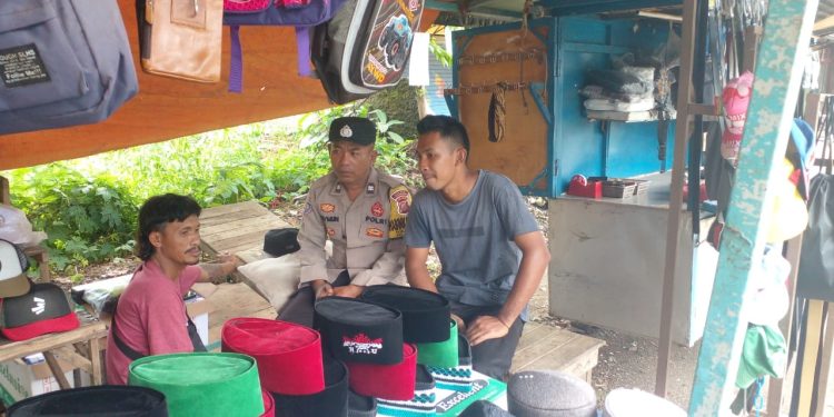 Sambang Komunitas, Bhabinkamtibmas Polsek Bungursari Polres Purwakarta Sosialisasikan Pencegahan Kejahatan