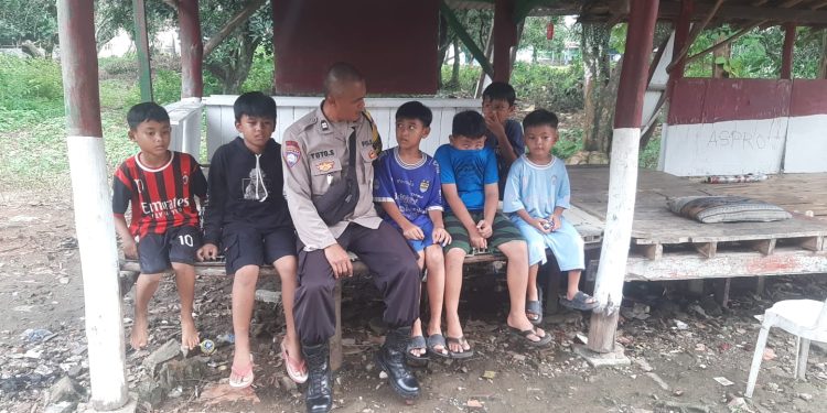 Jaga Kondusifitas di Bulan Ramadhan, Bhabinkamtibmas Polsek Cibatu Gelar Patroli di Wilayah Binaannya