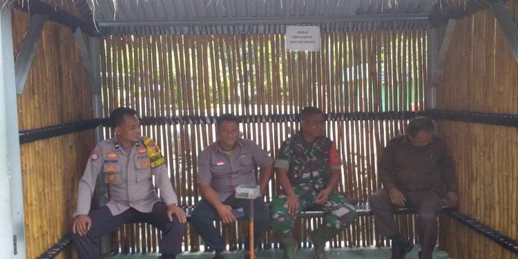 Jaga Kondusifitas di Bulan Ramadhan, Bhabinkamtibmas Polsek Cibatu Gelar Patroli di Wilayah Binaannya