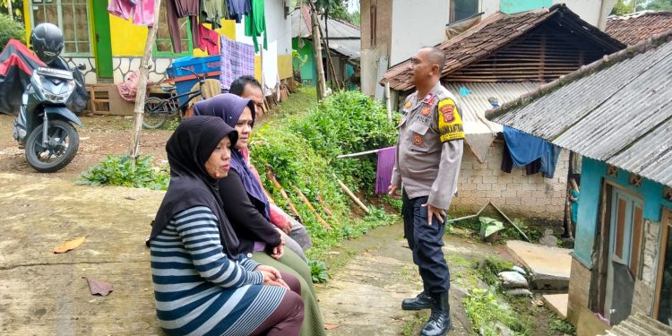 Bhabinkamtibmas Ngabuburit Bersama Warga, Pererat Silaturahmi di Bulan Ramadhan
