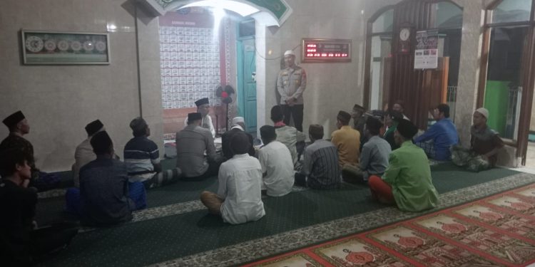 KEGIATAN KULTUM BA’DA SHALAT SUBUH POLSEK KIARAPEDES DI MASJID NURUL-HUDA