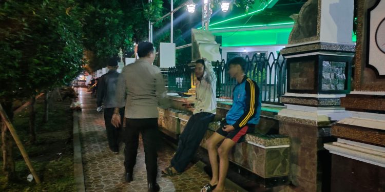 Jaga Kamtibmas Bulan Ramadhan, Polsek Plered Lakukan Patroli Malam Hingga Menjelang Sahur