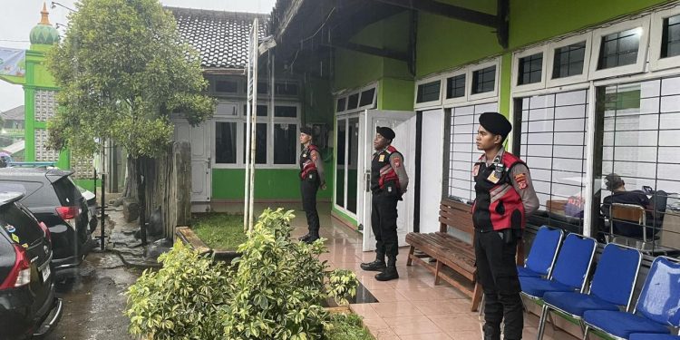 Polres Purwakarta Kerahkan Personel Untuk Amankan Kunjungan Menteri Lingkungan Hidup dan Menteri Agama Republik Indonesia.