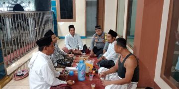 Bhabinkamtibmas Polsek Cibatu Kunjungi Pos Kamling, Sampaikan Pesan Kamtibmas di Bulan Ramadhan