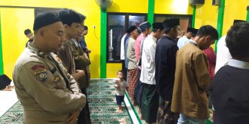 Bhabinkamtibmas Desa Cijunti Laksanakan Tarawih Keliling untuk Jaga Kamtibmas
