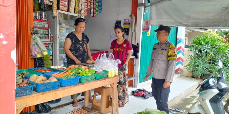 Dukung Perekonomian, Bhabinkamtibmas Polsek Bungursari Polres Purwakarta Anjangsana ke Pelaku UMKM