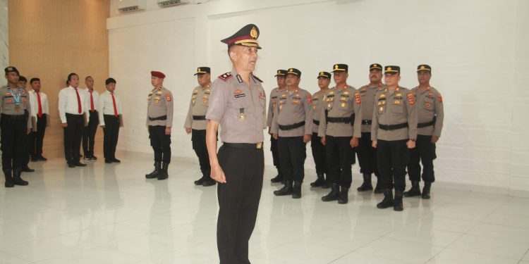 Mengabdi Tanpa Cacat, Dua Anggota Polres Purwakarta Dianugerahi Kenaikan Pangkat Pengabdian