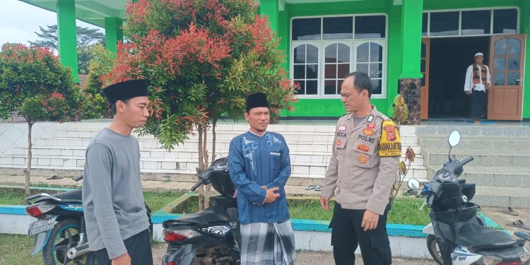 Kapolres Purwakarta Berikan Penghargaan Kepada Anggota Terbaik