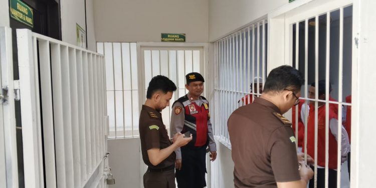 Pengawalan Tahanan Dari Lapas Ke Pengadilan, Terus Dilakukan Polres Purwakarta