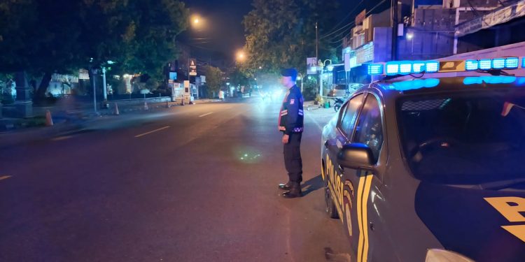 Polri Untuk Masyarakat, Polres Purwakarta Lakukan Blue Light Patrol