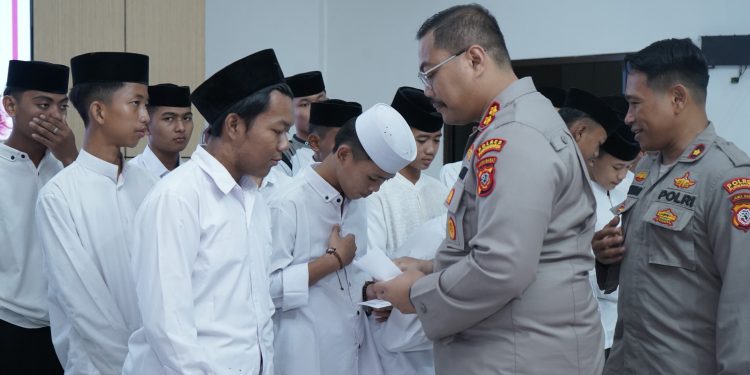 Kapolres Purwakarta Beri Santunan Anak Yatim, Wujud Kepedulian Polri untuk Masyarakat