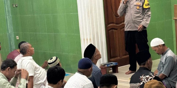 Sampaikan Pesan Kamtibmas, Bhabinkamtibmas Polsek Bungursari Isi Khutbah Tarawih di Masjid
