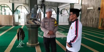 Jalin Kedekatan, Bhabinkamtibmas Polsek Bungursari Polres Purwakarta Sambangi Tokoh Agama di Masjid