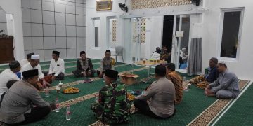 Sampaikan Hotline Pelayanan Polri 110, Polsek Purwakarta Kota Masifkan Silaturahmi Bersama Tokoh Masyarakat