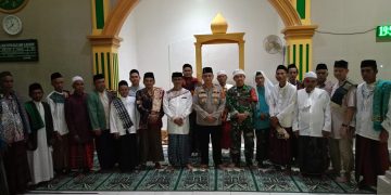 Lewat Tarawih Keliling, Kapolsek Plered Sampaikan Imbauan Kantibmas dan Hotline 110