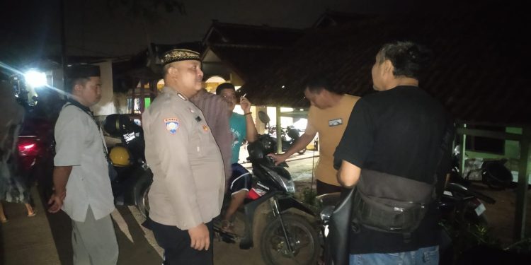 Bhabinkamtibmas Polsek Cibatu Sambangi Warga Desa Wanawali, Pastikan Keamanan Selama Ramadhan