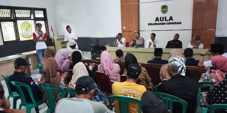 Sampaikan Hotline Pelayanan Polri 110, Polsek Purwakarta Kota Hadiri Kegiatan Minggon
