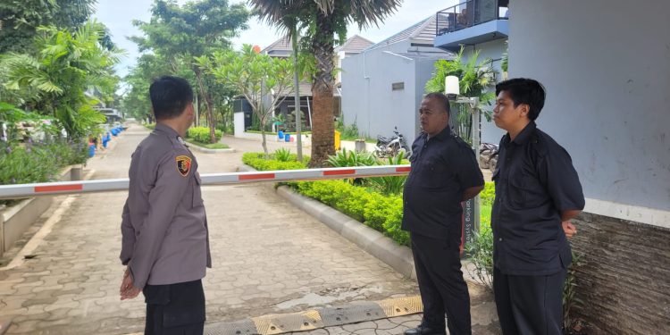 Sambang Komunitas, Bhabinkamtibmas Polsek Bungursari Polres Purwakarta Sosialisasikan Pesan Keamanan dan Ketertiban