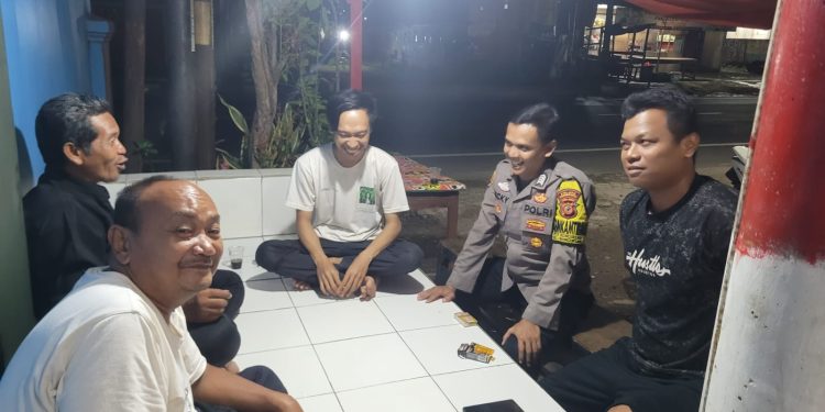 Tekan Kriminalitas, Bhabinkamtibmas Polsek Bungursari Polres Purwakarta Dorong Warga Rutin Ronda Malam