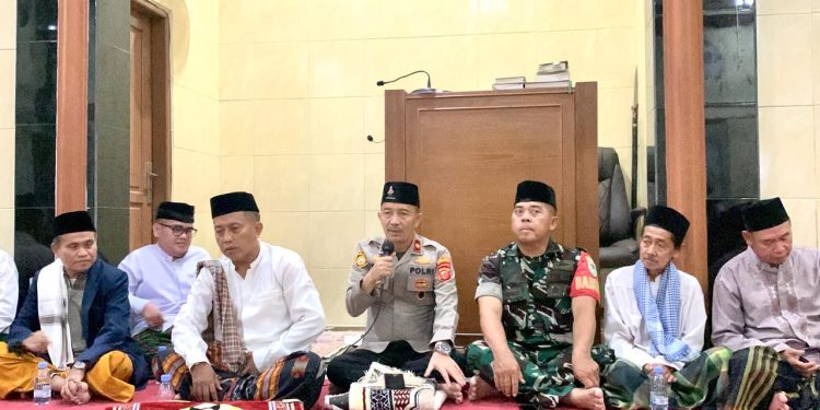 Kapolsek Cibatu Tarling di Masjid Jami Nurul Iman, Sampaikan Himbauan Kamtibmas
