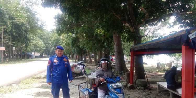 Sambang Masyarakat Pesisir, Satpolairud Polres Purwakarta Sampaikan Hotline 110