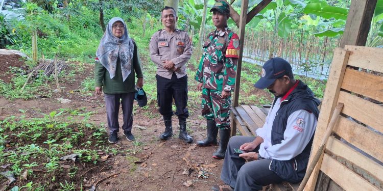 Sinergitas TNI-Polri, Babinsa dan Bhabinkamtibmas Di Purwakarta Sampaikan Imbauan Kamtibmas