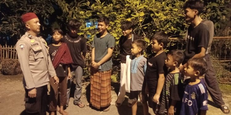 Ciptakan Ramadhan yang Aman, Bhabinkamtibmas dan Babinsa Desa Cipinang Laksanakan Sambang Warga