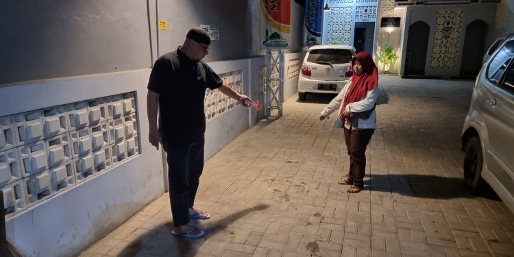 Piket Siaga Polres Purwakarta Lakukan Cek TKP Pencurian Motor Di Mesjid Baeturrohman