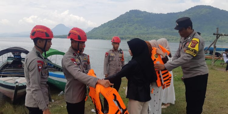 Kapolsek Sukasari Pimpin Langsung Pengamanan Objek Wisata Paranggombong