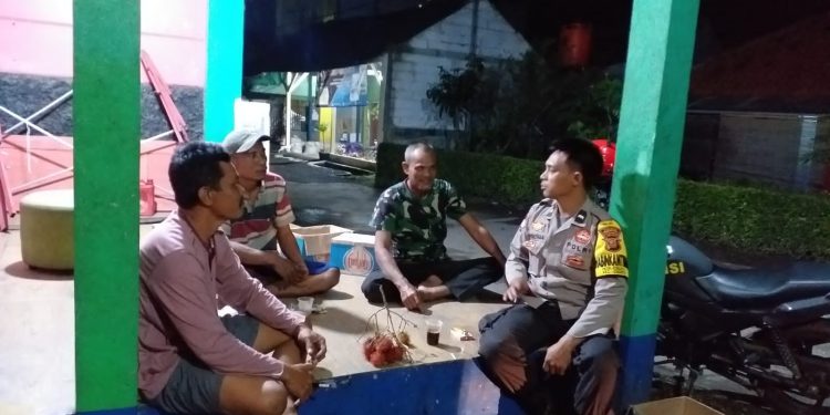 Kapolsek Cibatu Monitoring Wisata Kampung Kahuripan Saat Libur Lebaran 2025