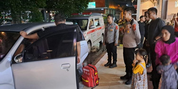 Bantu Pemudik Yang Sakit, Polres Purwakarta Terus Wujudkan Polri Untuk Masyarakat