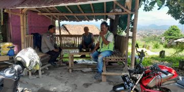 Laksanakan Sambang DDS Menemui Warga Bhabinkamtibmas Desa Gurudug Sampaikan Pesan Kamtibmas