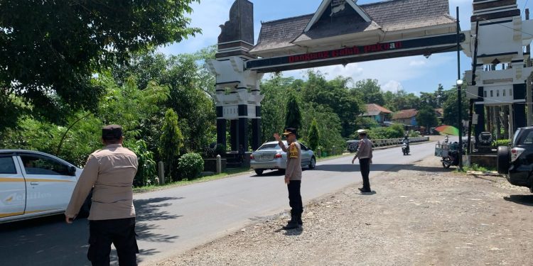 Kapolsek Cibatu Laksanakan Pengecekan dan Monitoring Pos Pam Ciparungsari, Pantau Langsung Arus Balik Libur Lebaran