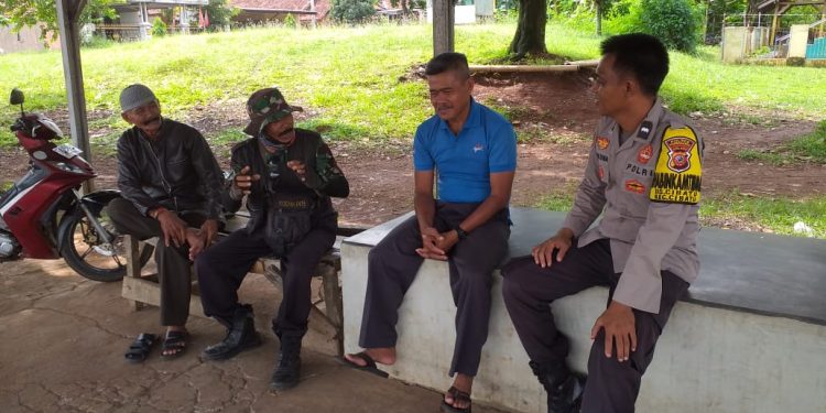 Bhabinkamtibmas Polsek Cibatu, Sampaikan Himbauan Keamanan Kepada Warga