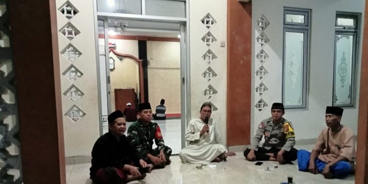 Bhabinkamtibmas Polsek Cibatu, Sampaikan Himbauan Keamanan Kepada Warga