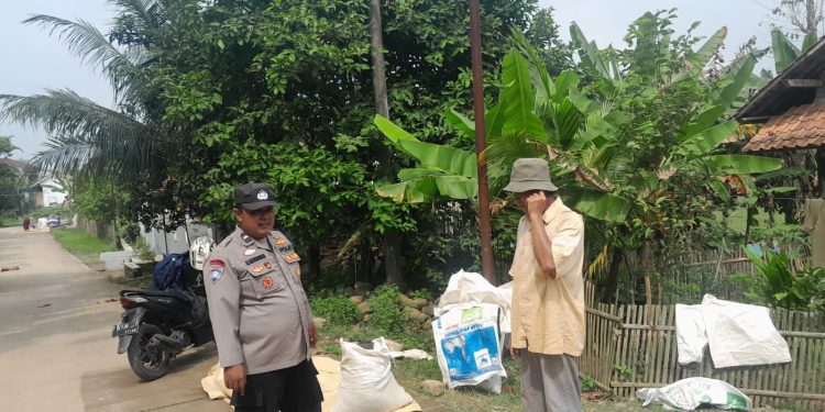 Bhabinkamtibmas Desa Gurudug Aipda Ridwan Hendrawan Sambang Petani Ajak Sukseskan Ketahanan Pangan Nasional