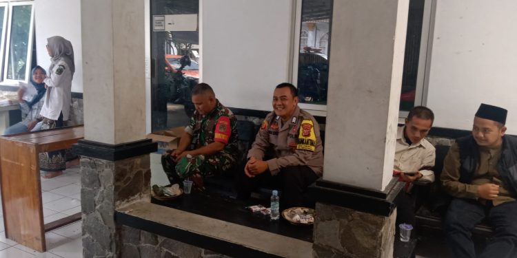 WujudkanSinergitasTNI-Polri, Bhabinkamtibmas Polsek Wanayasa Dan Babinsa Sambang warga