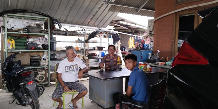 Kapolsek Cibatu Kunjungi Warga Desa Cilandak, Bangun Kedekatan Lewat Sambang