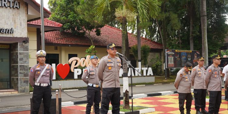 Wakapolres Purwakarta Pimpin Apel Pagi, Tekankan Waspada Investasi Bodong dan Judi Online