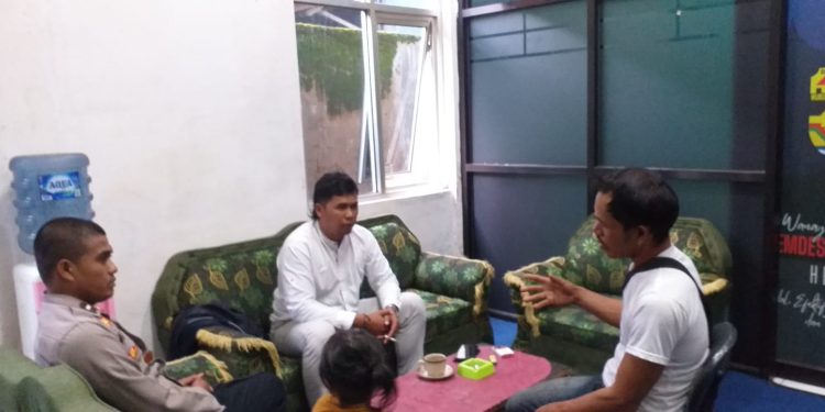 Bhabinkamtibmas Desa Legokhuni Sambang Silaturahmi Kepala Desa